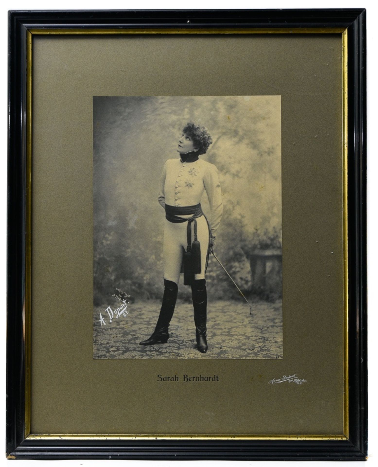AimŽ DUPONT (1842-1900) Sarah Bernhardt in l'Aiglon, 1900, Print on albumen. Signed A. Dumont N. - Image 2 of 3
