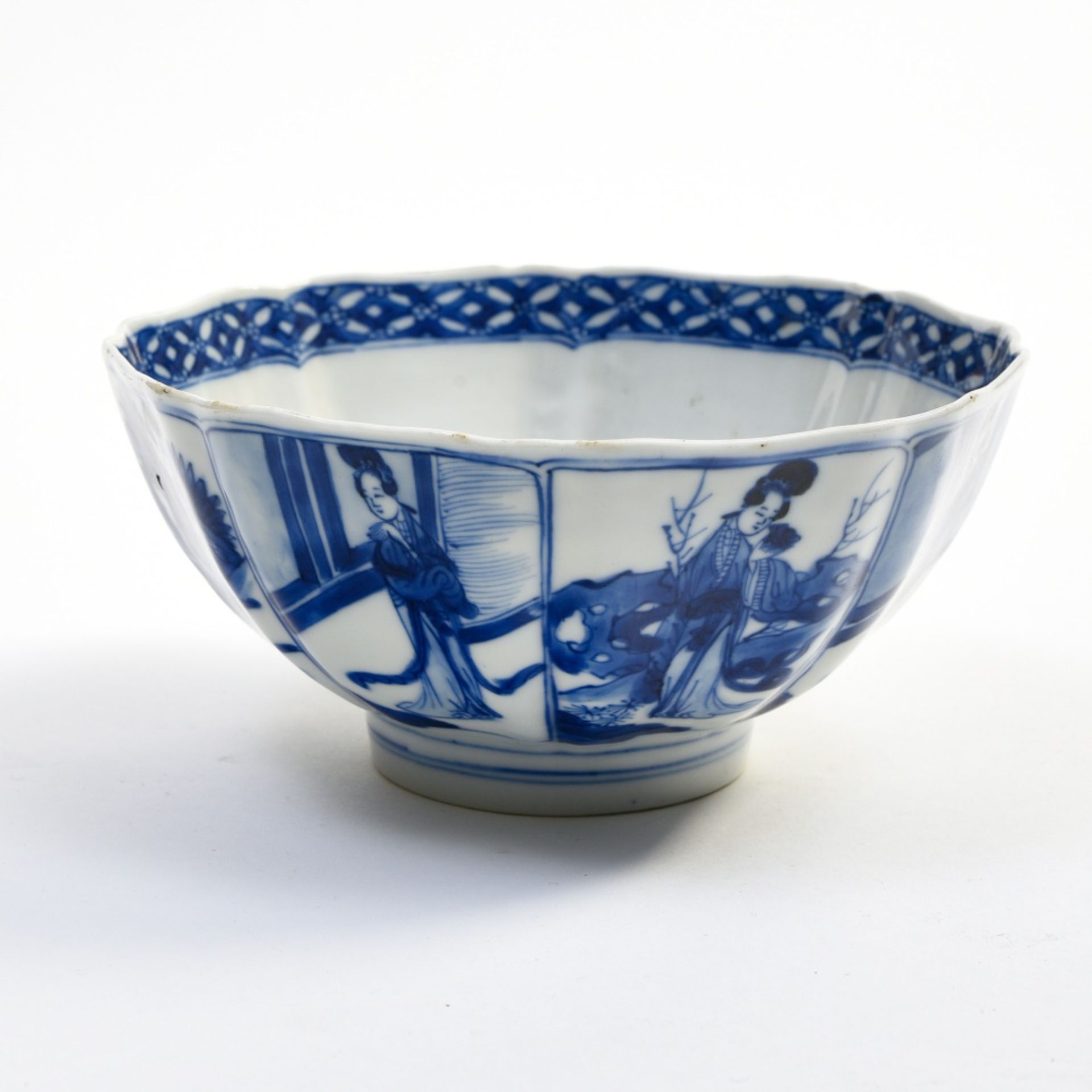 China, 18th century or earlier Multifaceted bowl, Blue and white porcelain decorated with children - Image 3 of 6