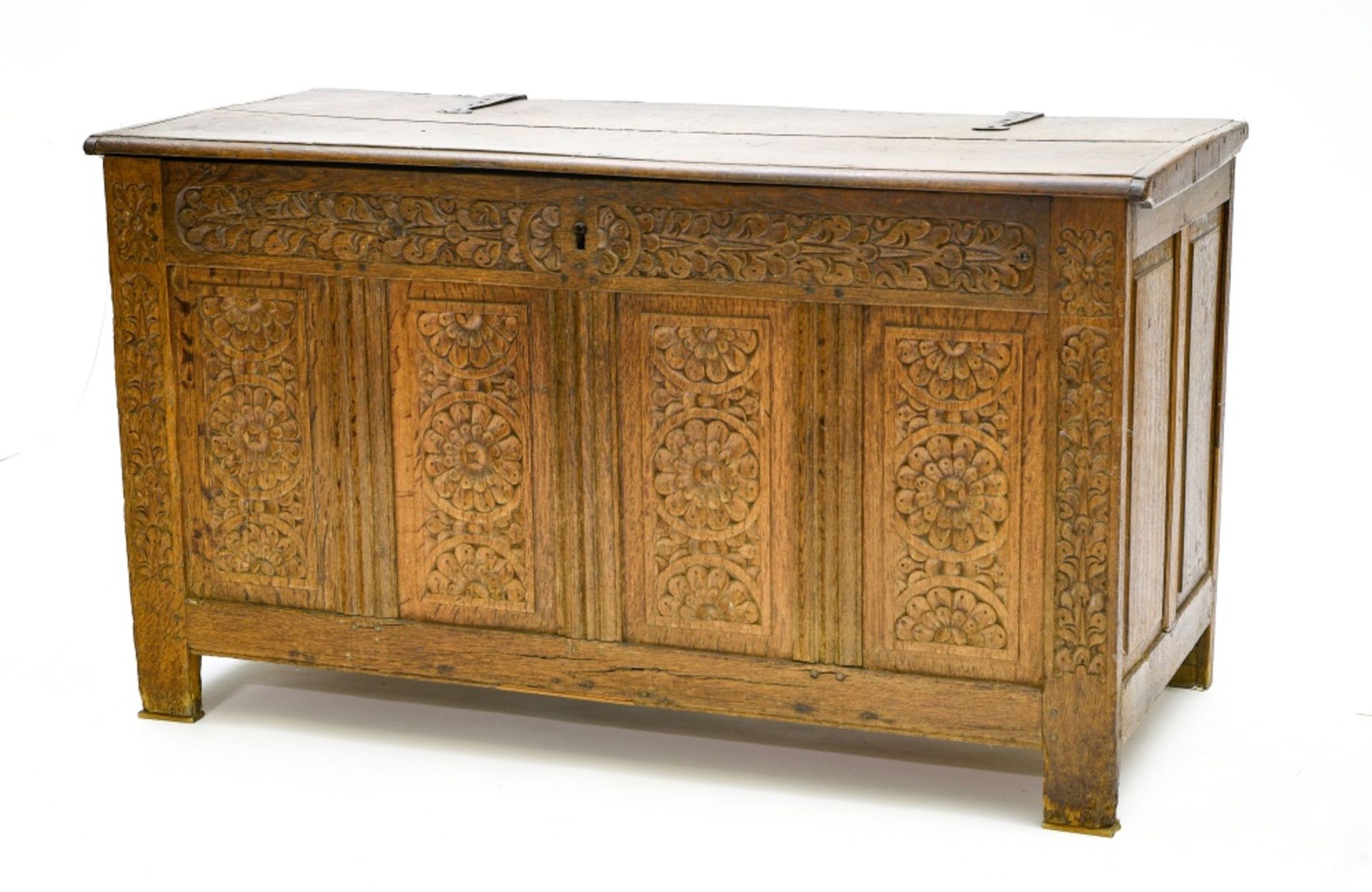 19th century work Neo-Renaissance chest, Carved oak with cast iron hinges. Height (cm) : 72 - Width