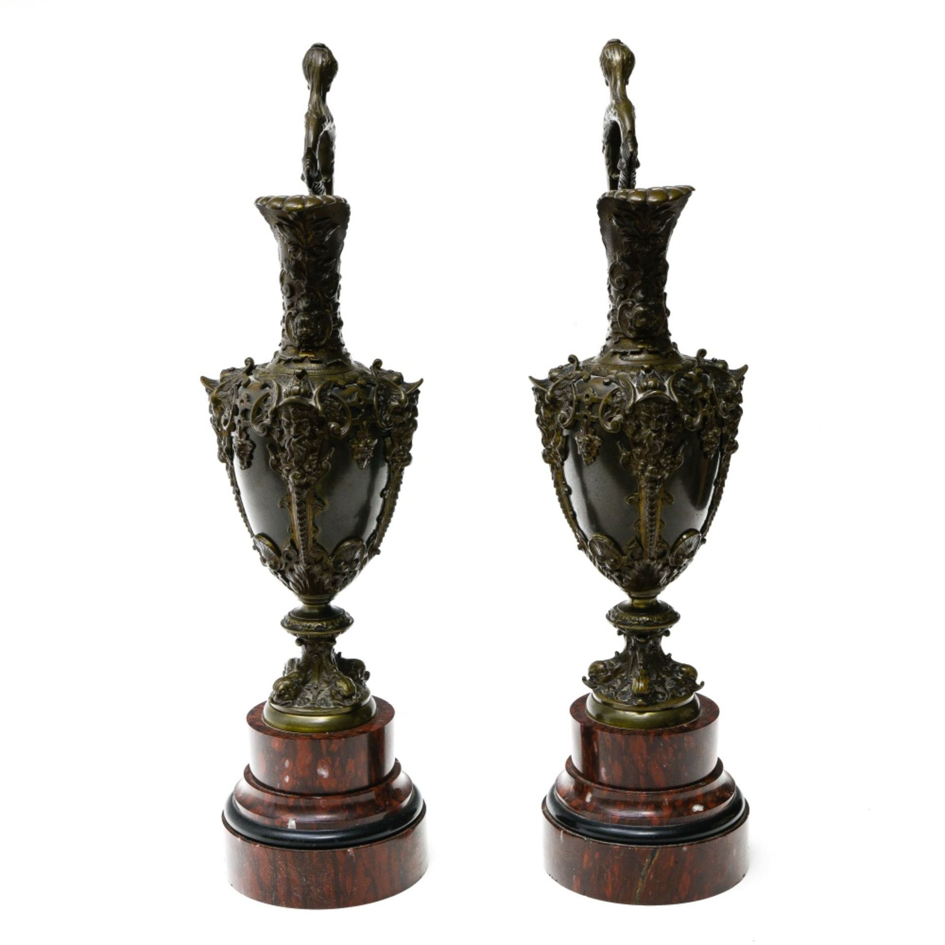 19th century work Large pair of ewers, Bronze with brown patina on cherry red and black marble - Image 2 of 2