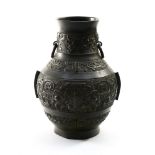 China, 19th or early 20th century Archaizing vase, Bronze, mark under the base. Height (cm) : 25,