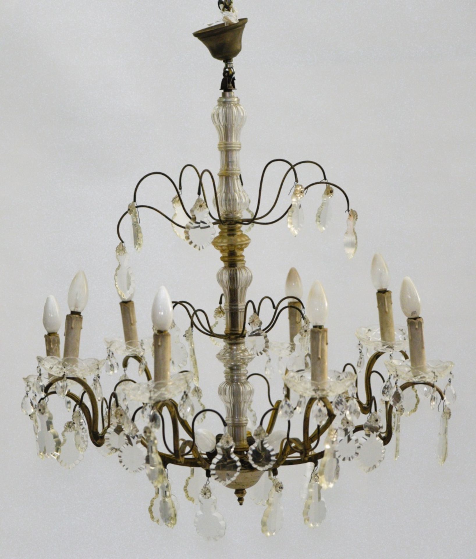 20th century work Chandelier with glass teardrops, Bronze with eight arms and twelve lights, glass