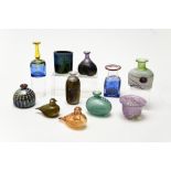 KOSTA BODA Collection de 11 bijou vases, Glass, signed. Height (cm) : 8,5 - - -