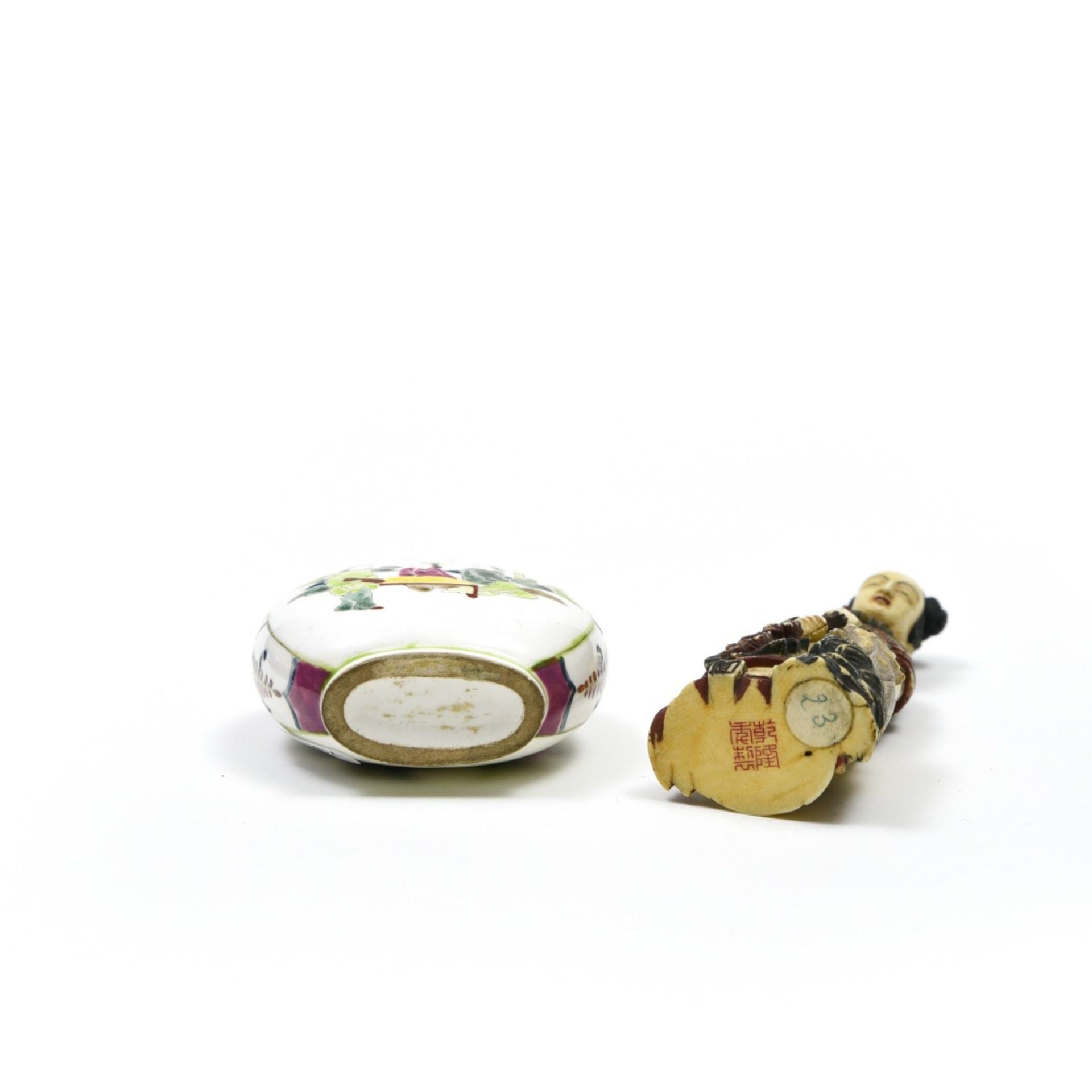 China, late 19th century Two snuffboxes, One anthropomorphic snuffbox made of carved ivory - Image 3 of 3