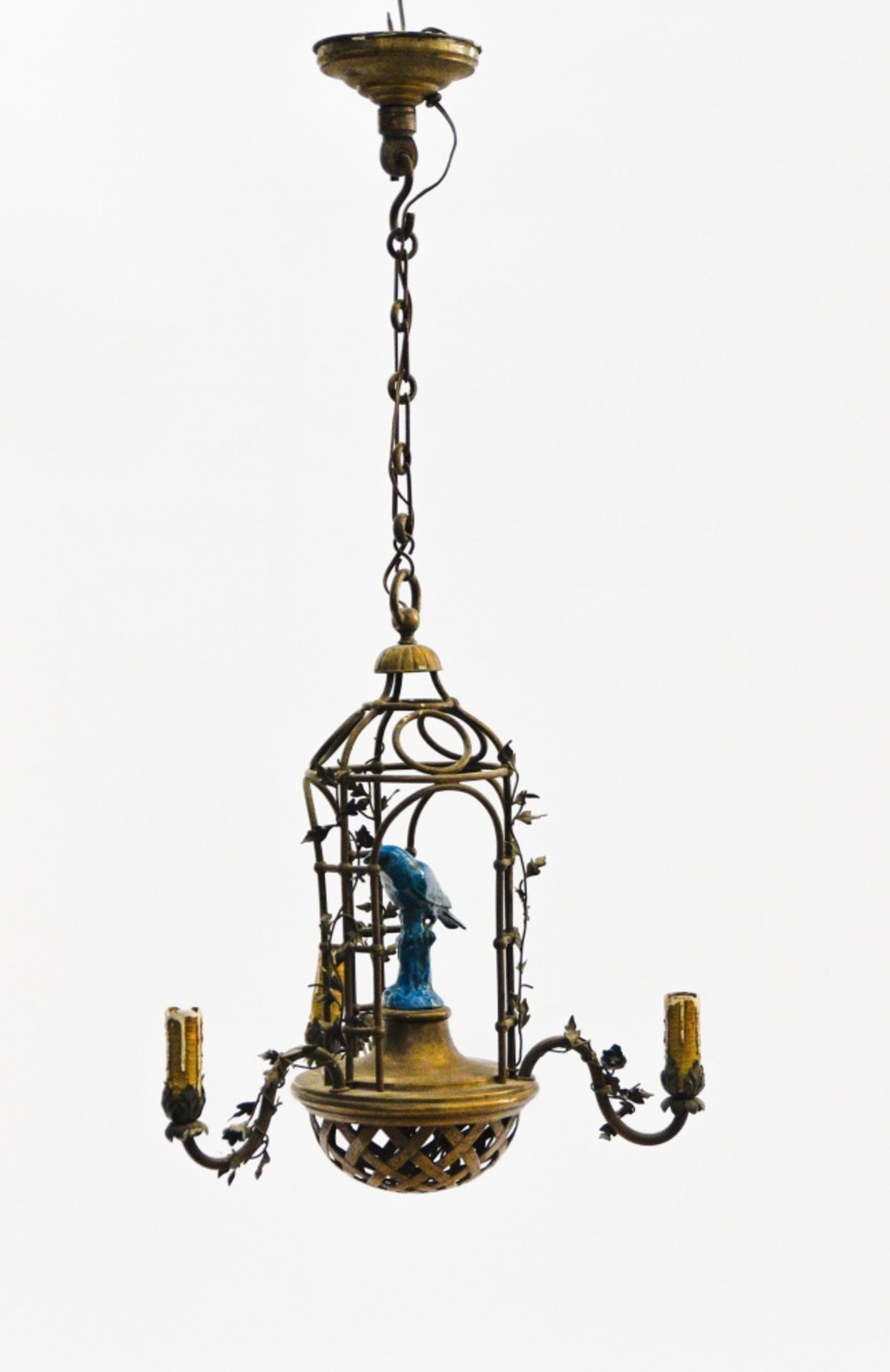 Late 19th century work Parrot chandelier, Gilt metal and porcelain. Height (cm) : 90 - - Diameter (