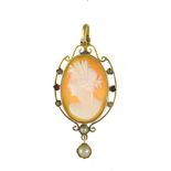 Cameo pendant 18 kt yellow gold, set with a seashell cameo depicting a female bust surrounded by 4