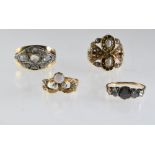 Lot of four antique rings 18 kt yellow gold, rose-cut diamonds, pearls and an opal. Poids (gr) :