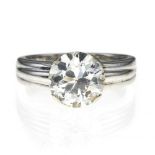 Diamond solitaire ring (+/- 2.5 ct) 18 kt white gold, set with an old-cut +/- 2.5 ct diamond.