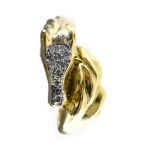 Horse head ring 18 kt yellow gold, diamonds. Poids (gr) : 7,6