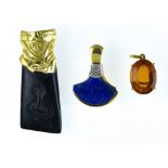 Lot of 3 pendants 18 kt yellow gold, ebony, citrine and lapis lazuli, brilliant. Poids (gr) : 39,4