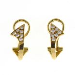 Pair of small clip earrings 18 kt yellow gold, depicting an arrow set with 7 small brilliants.