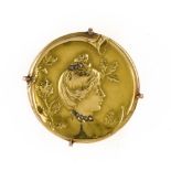 Dropsy Art Nouveau brooch-medallion 18 kt yellow gold, depicting a young woman's profile, neck and
