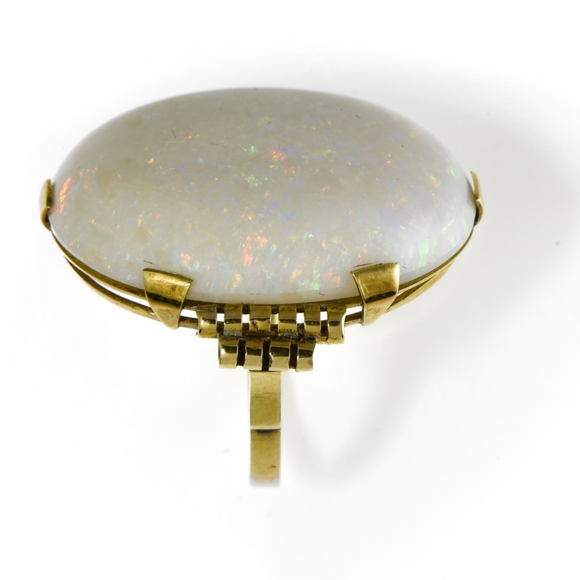 Art Deco opal ring 18 kt yellow gold, set with a large, white, oval opal (+/- 25 x 20 mm). Travail - Image 2 of 2