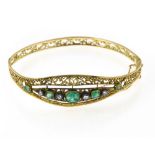 Emerald bracelet 18 kt yellow gold, with filigree patterns and adorned with a navette shape in the