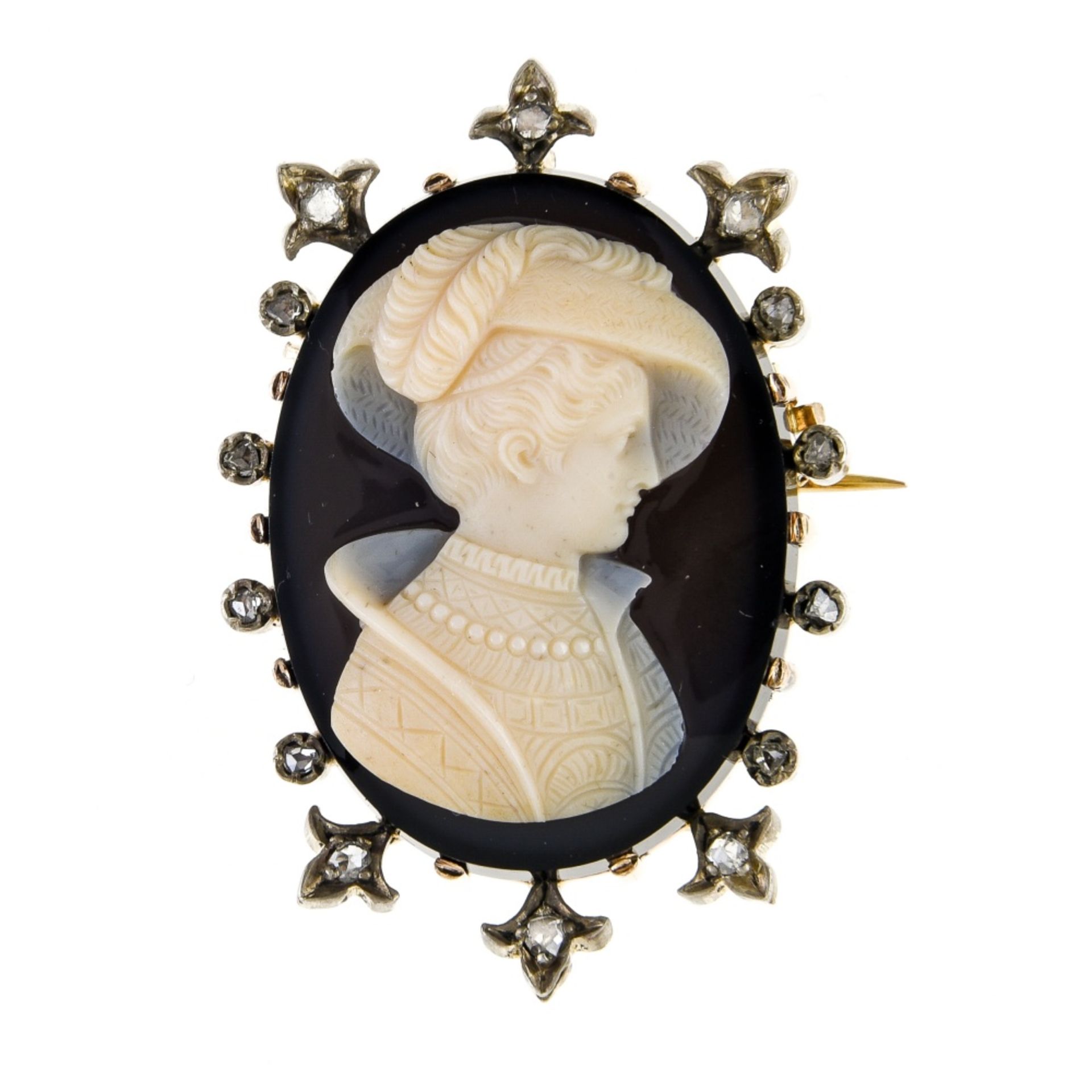 Napoleon III cameo brooch/pendant 18 kt yellow gold and silver, set with a black and white oval