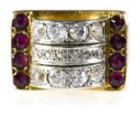 Tank ring 18 kt yellow and white gold, rubies, and rose-cut diamonds. Poids (gr) : 13,8