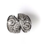 Brilliant pavŽ ring 18 kt white gold, set with a pavŽ setting of small brilliants and 4 disks of