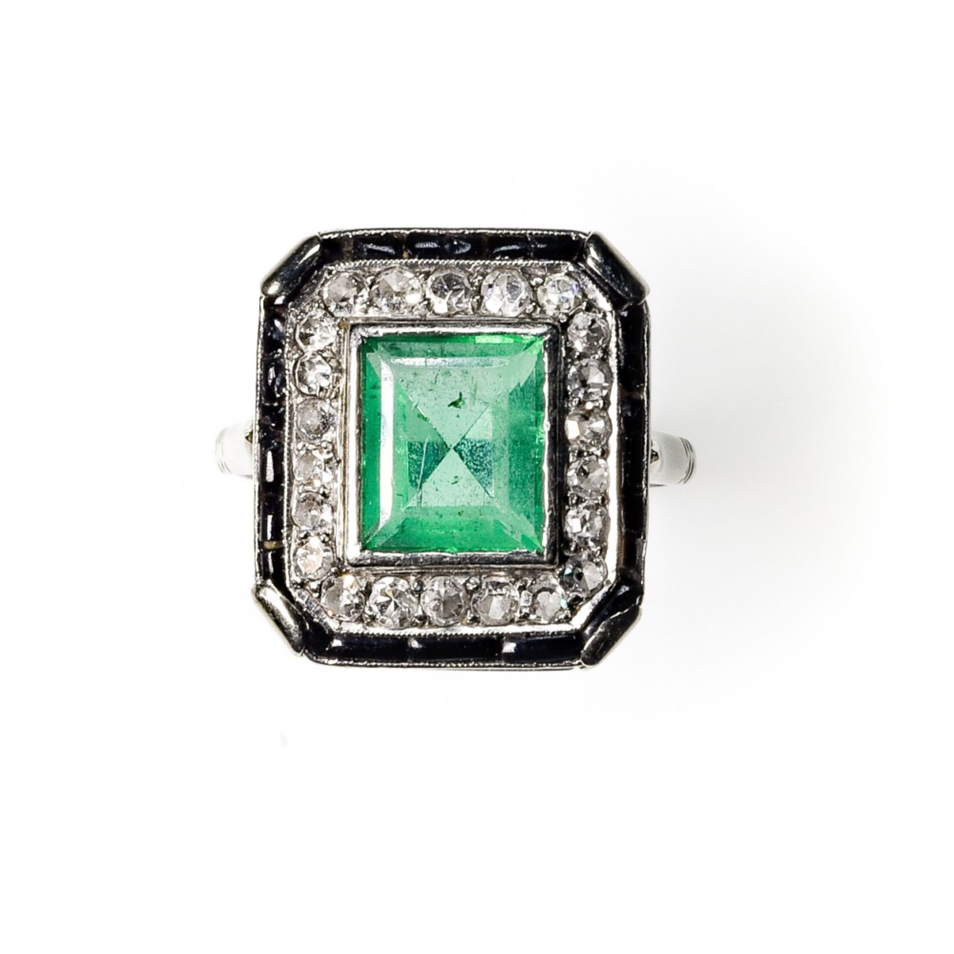 Art Deco ring Platinum ring, set with a rectangular emerald in the centre (+/- 2.8 ct) surrounded