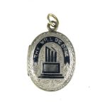 Victorian photo locket 8k yellow gold, adorned with a niello pattern depicting a broken column and