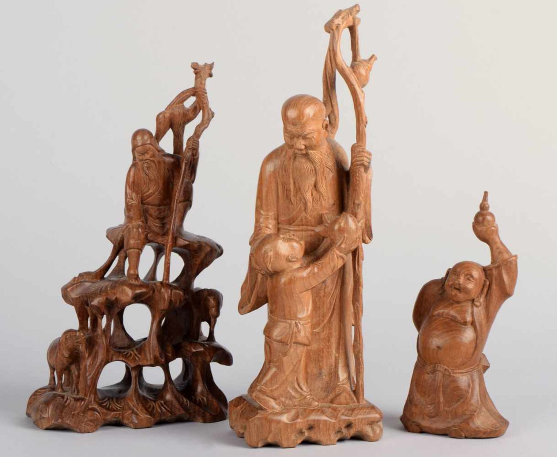 Drei asiatische Schnitzereien Holz, untersch. Figurendarstellungen, dabei Glücksgott Hotei/Buddha - Bild 2 aus 2