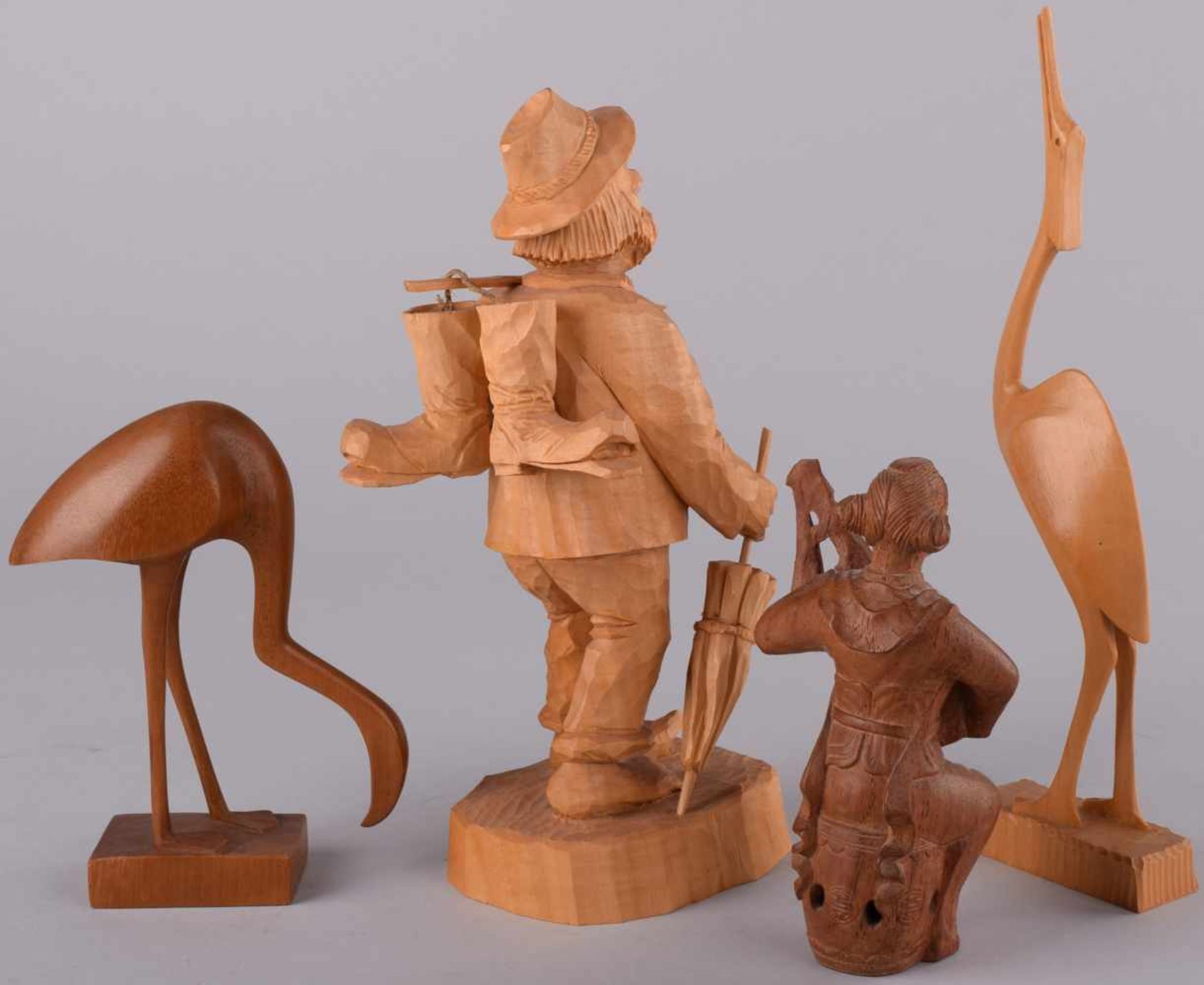 Konvolut Schnitzfiguren Holz, dabei 2 Vogelfiguren (Reiher und Flamingo), Landstreicher und - Image 3 of 3