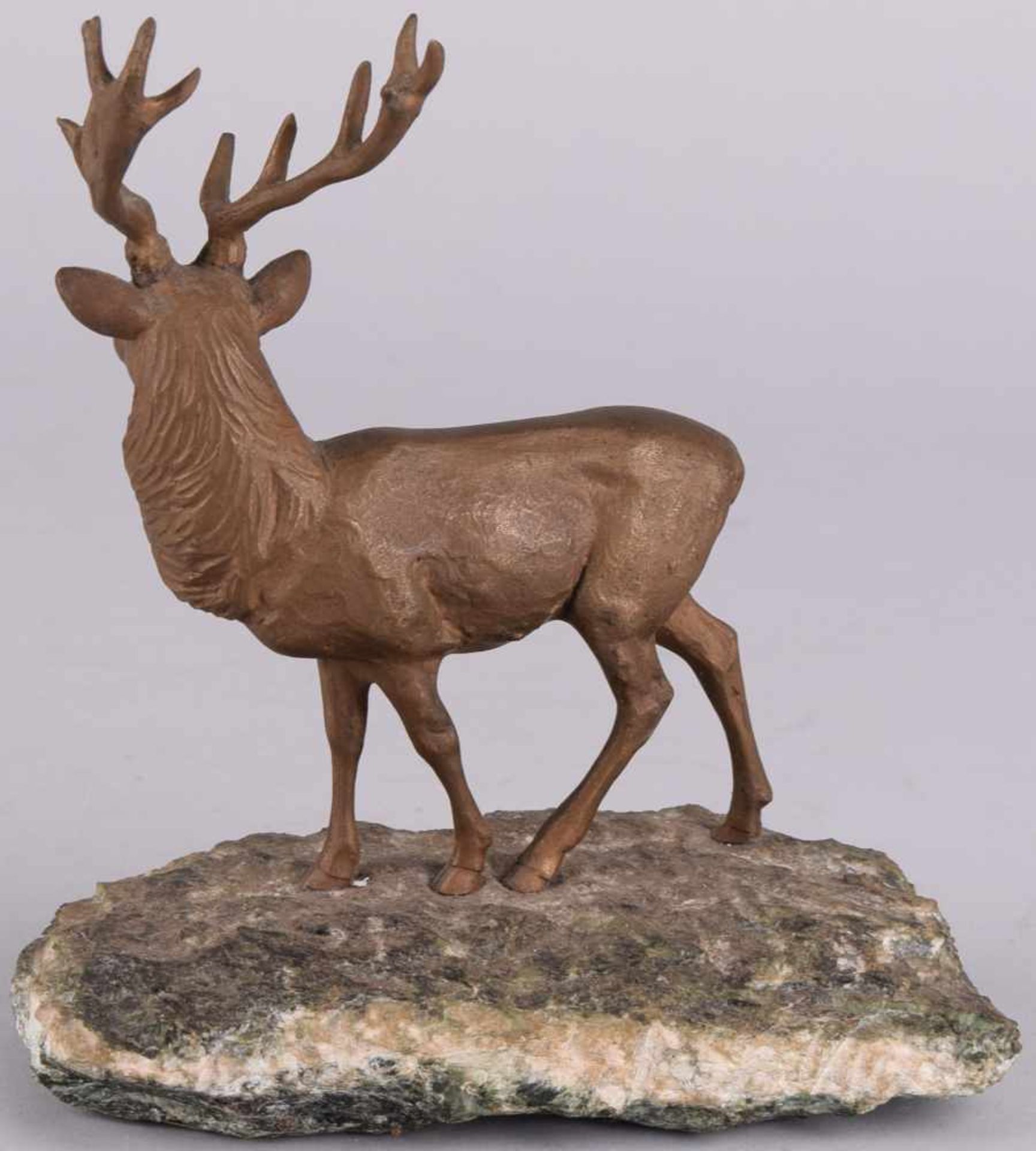 Stattlicher Hirsch Bronze, in mattem Braun patiniert, Standfigur eines Hirsches mit prächtigem - Image 3 of 3