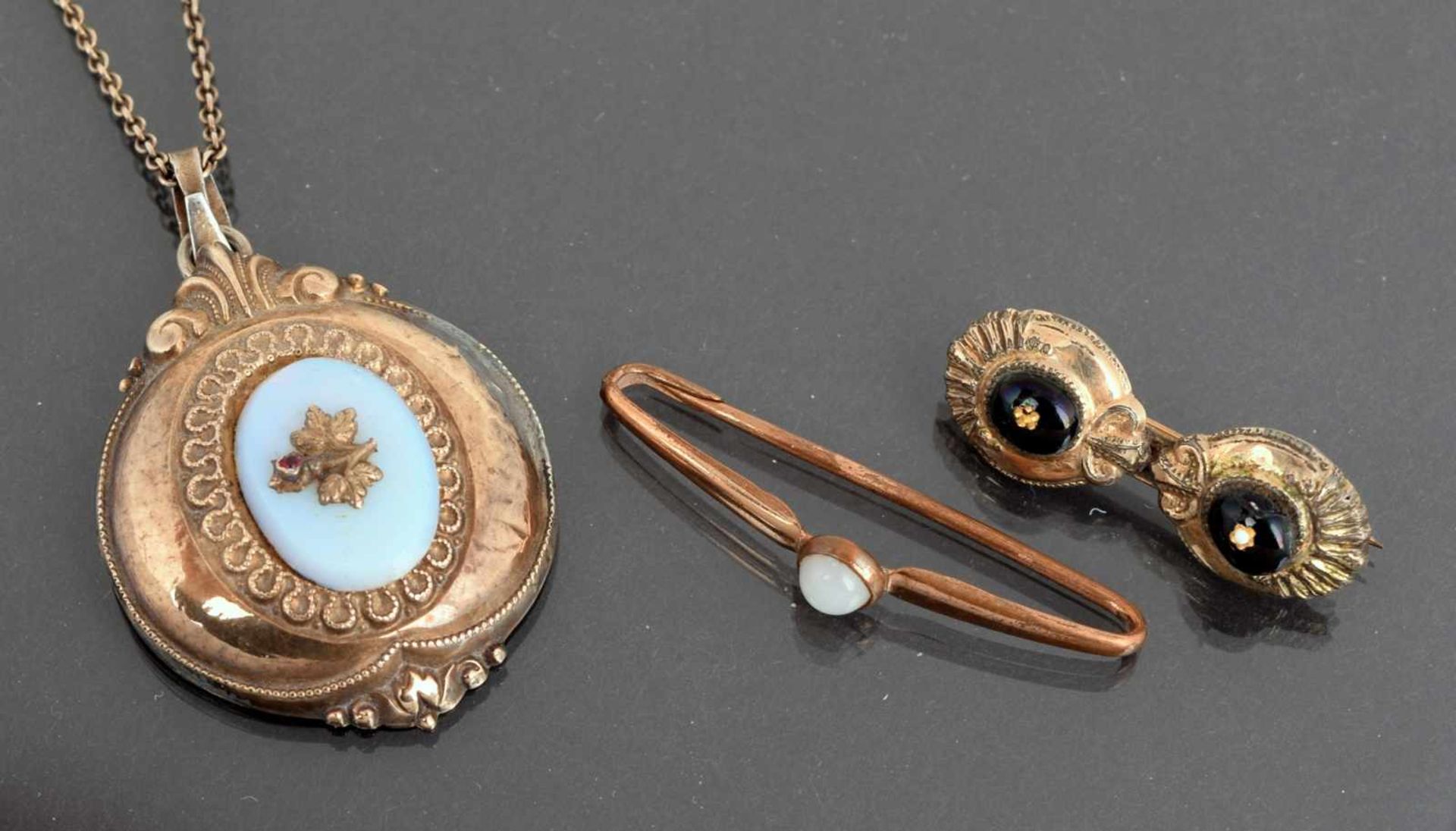 Vier Teile Schmuck Silber 835, Schaumgold und Doublé, dabei Biedermeier-Broschanhänger in - Bild 2 aus 2