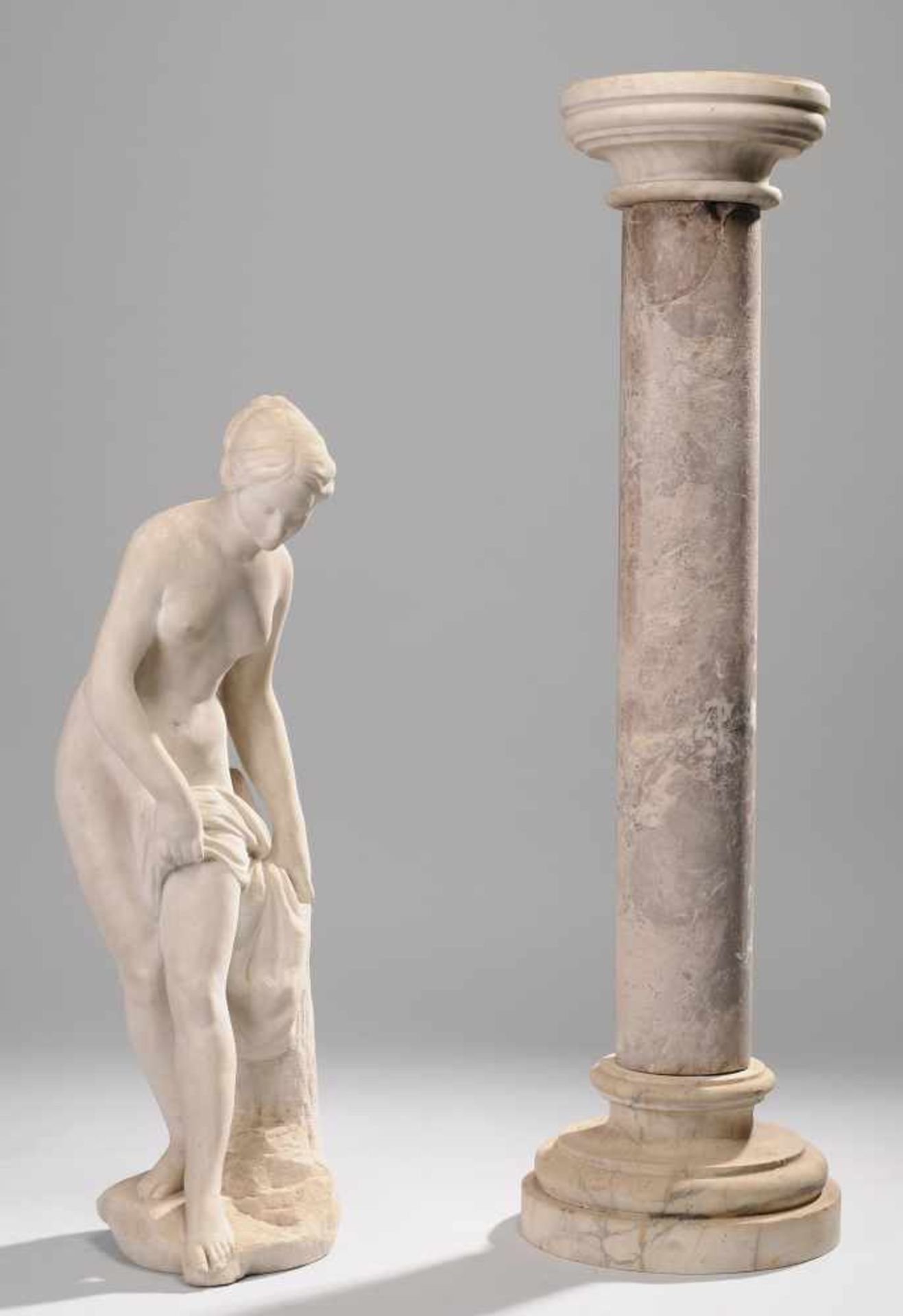 "Badende Venus" Marmor, vollrund gearbeitet, nach Étienne Maurice Falconet (1716 Paris - 1991 ebd.), - Bild 2 aus 6