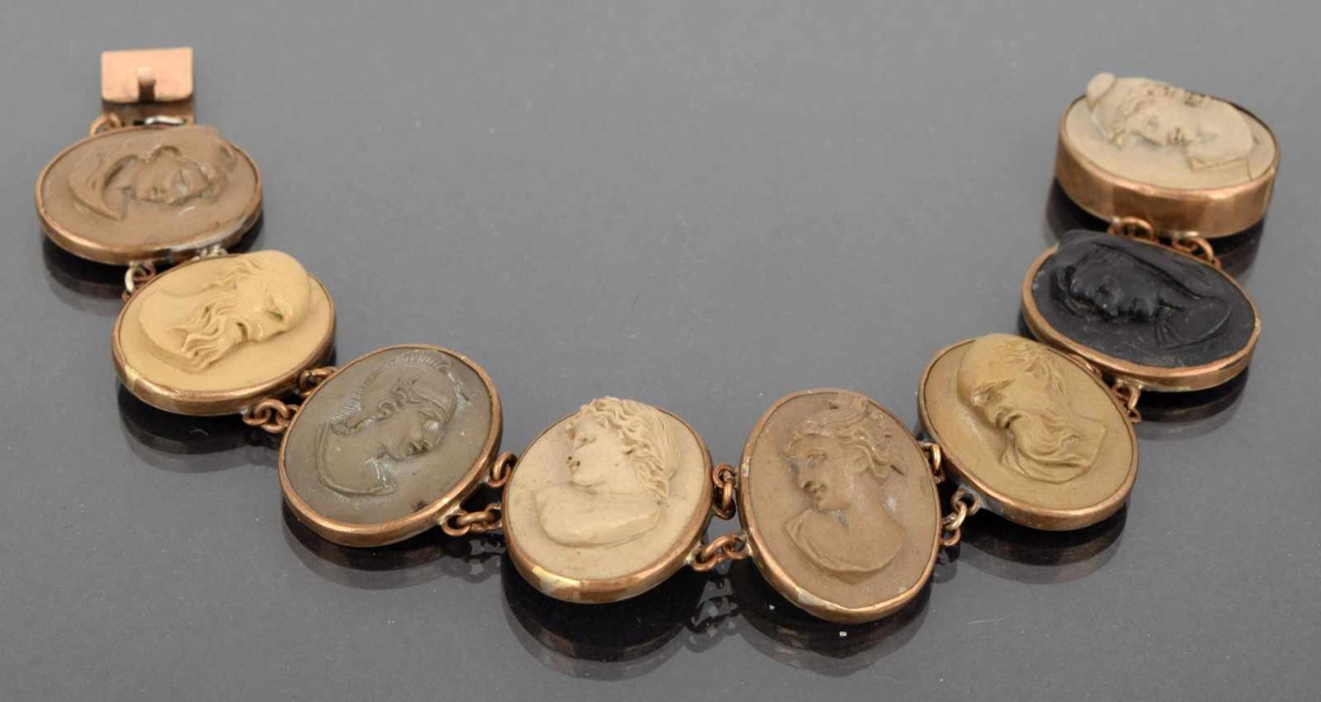Armband acht gereihte Ovalmedaillons in untersch. Erdtönen mit versch. Porträtdarstellungen im - Bild 3 aus 3