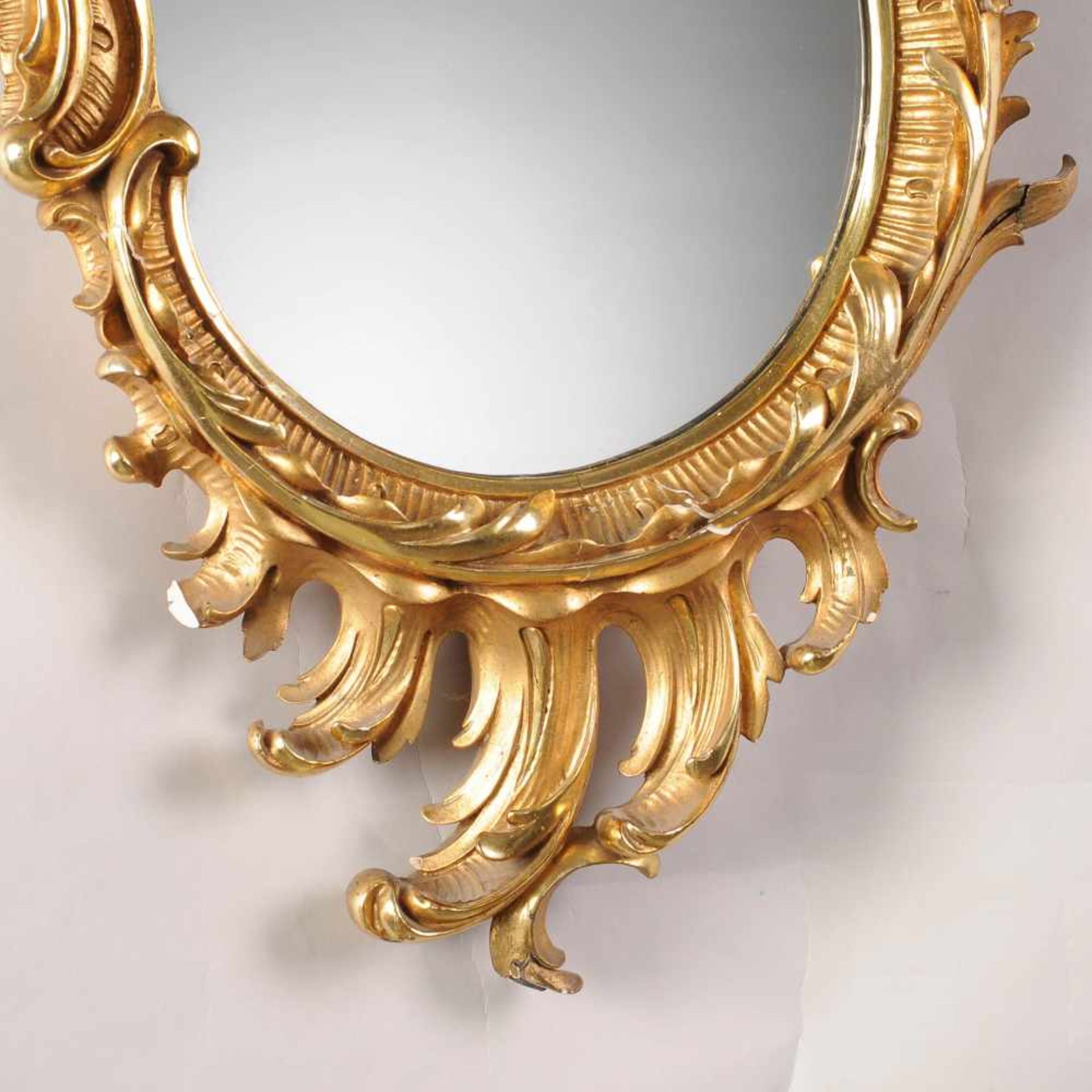 Neorokoko-Wandspiegel Holz goldstuckiert, prächtige Rocaillerahmung, Spiegelfläche asymmetrisch - Bild 6 aus 6