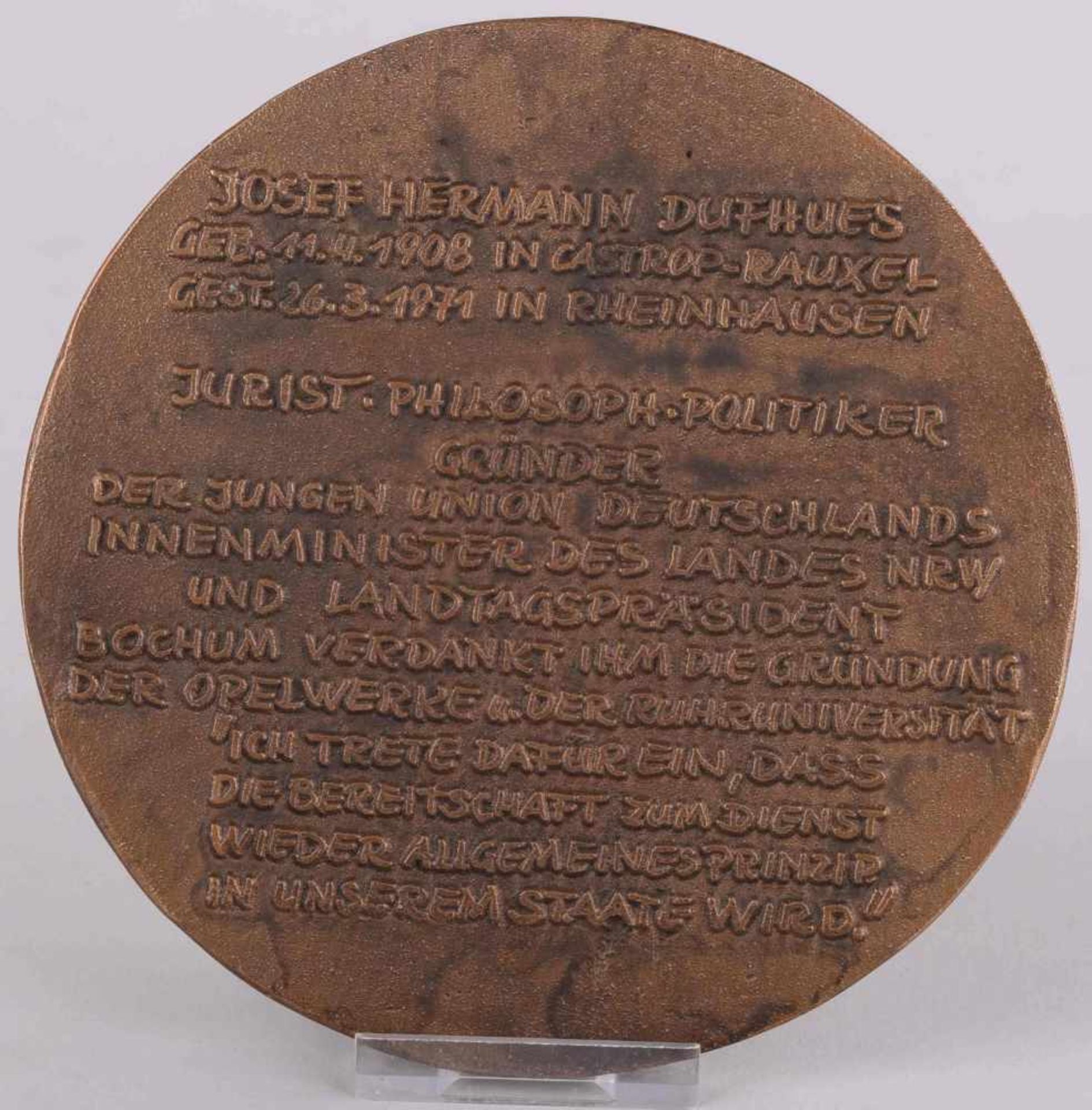 Gedenk-Reliefmedaillon Bronze, braun patiniert, Porträtdarstellung Josef Hermann Dufhues (1908-1971) - Bild 3 aus 3