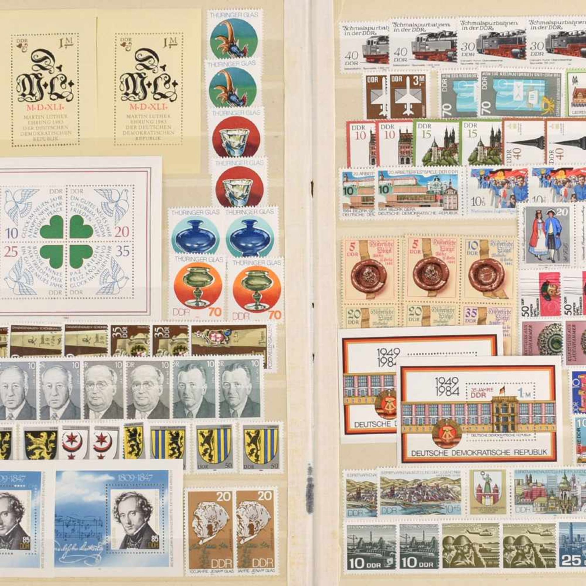 Großes Konvolut Briefmarken postfrisch und gestempelt, Schwerpunkt DDR, dabei u.a.: 1 x Steckalbum
