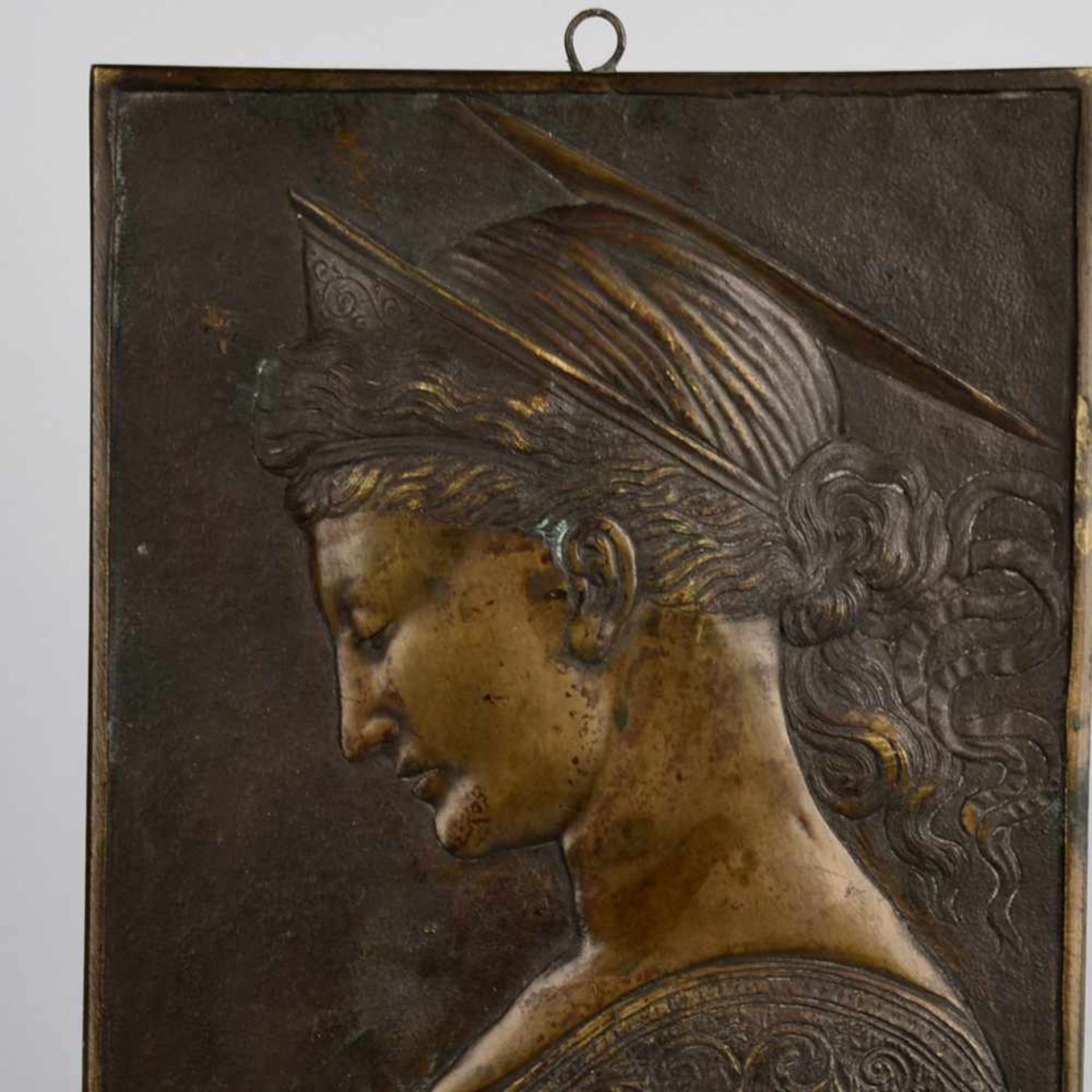 Reliefbild Bronze, dunkelbraun patiniert, Göttin Diana mit gesenkten Augen, Brustbild im