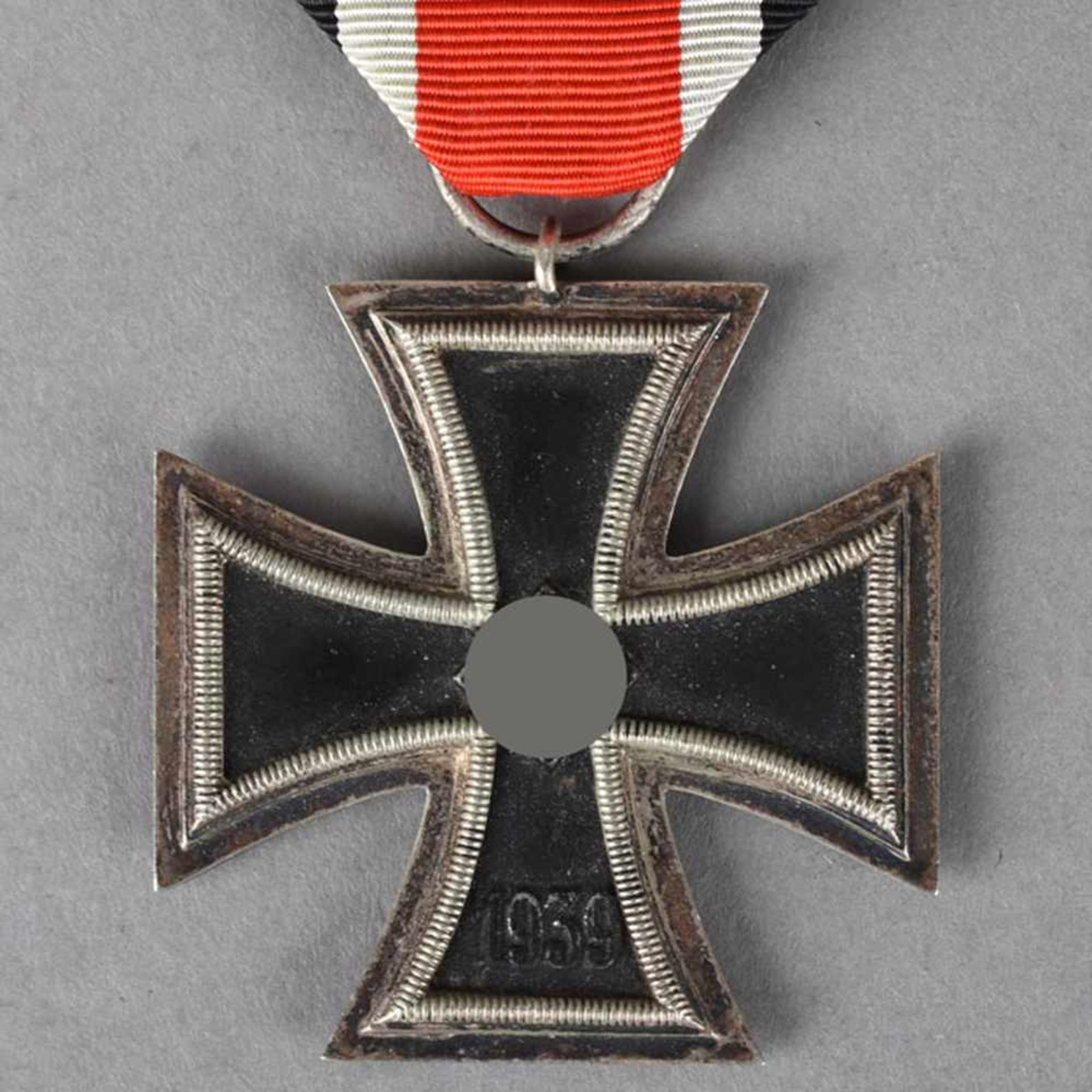 Kampfauszeichnung III. Reich Eisernes Kreuz 1939, 2. Klasse, am schwarz-weiß-roten Band,