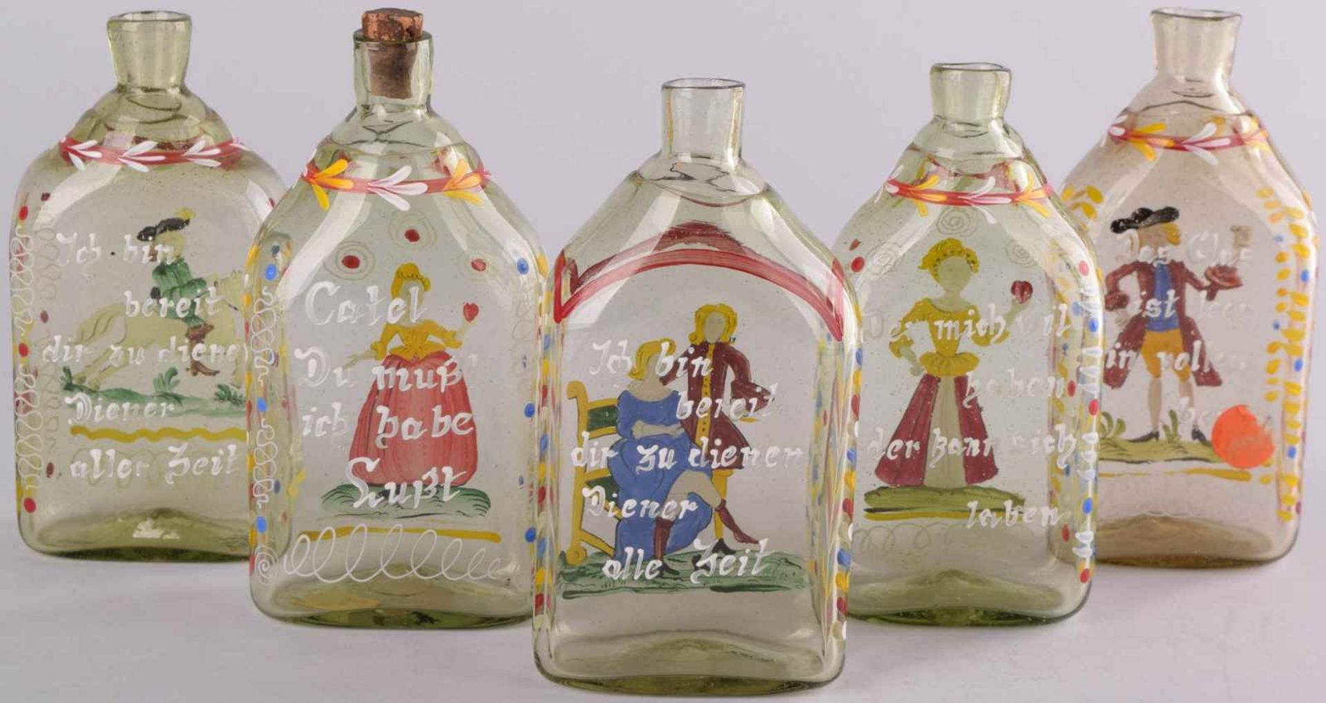 Fünf Schnapsflaschen im Stil des Barock, leicht grünliches Abrissglas, flache Quaderform mit - Bild 3 aus 3