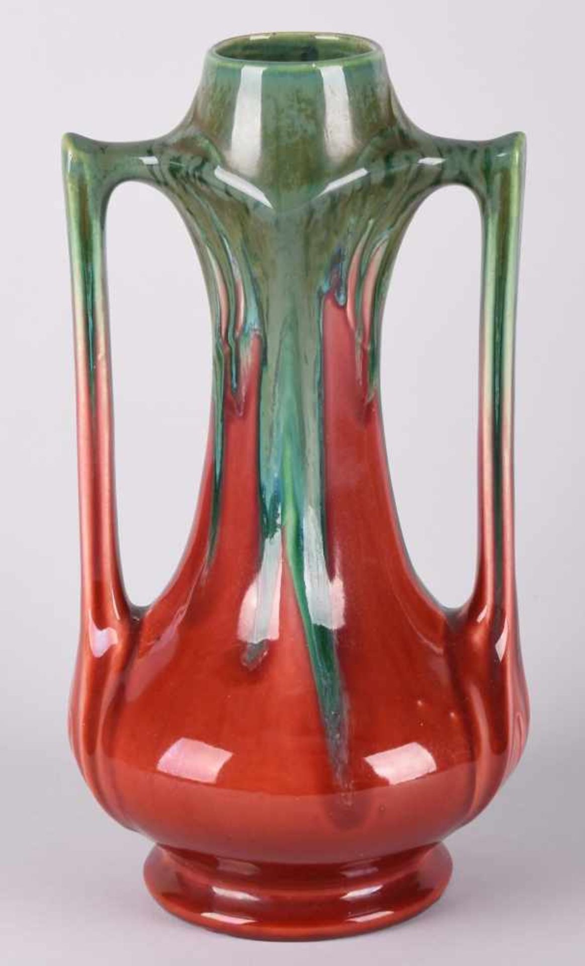 Jugendstil-Henkelvase ungemarkt, über eingezogenem Stand stark gedrückt-gebauchte Wandung mit - Bild 2 aus 3