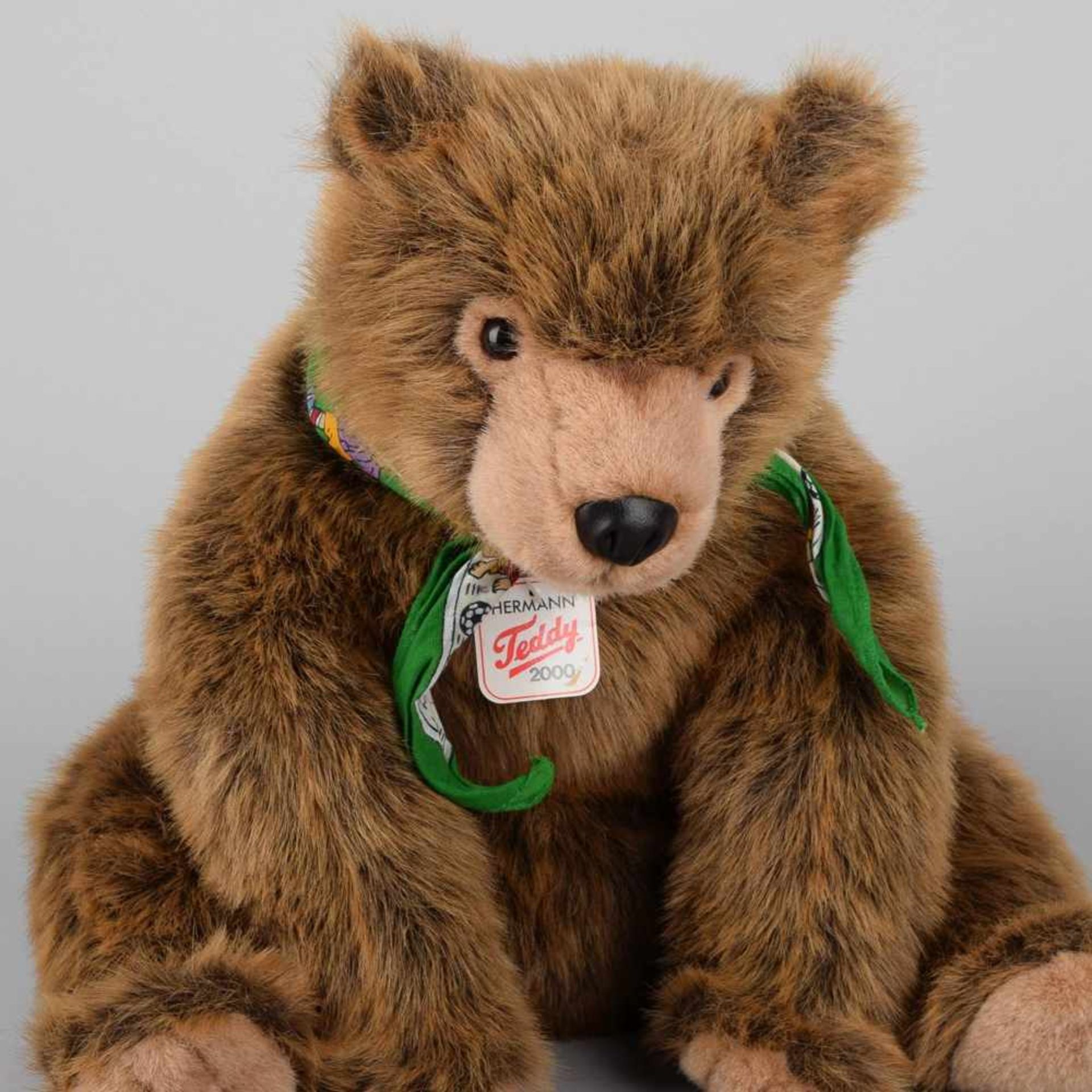 Teddybär Hersteller: Hermann, sitzender Bär mit Glasaugen und braunem Fell, sehr guter Zustand, H