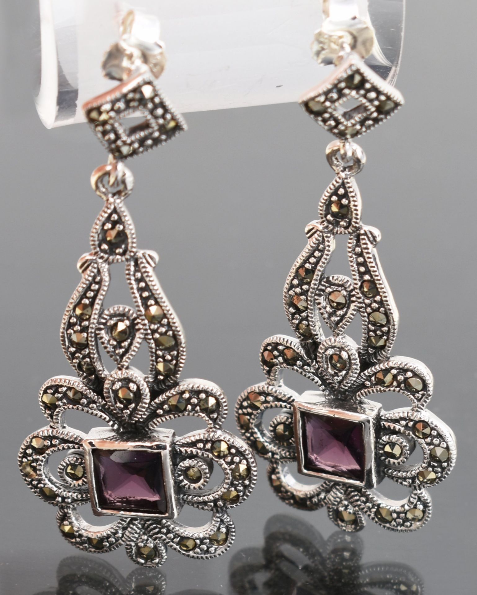 Paar Ohrhänger Silber 925, je floral-ornamental durchbrochener Chandelierabhänger mit - Bild 3 aus 3