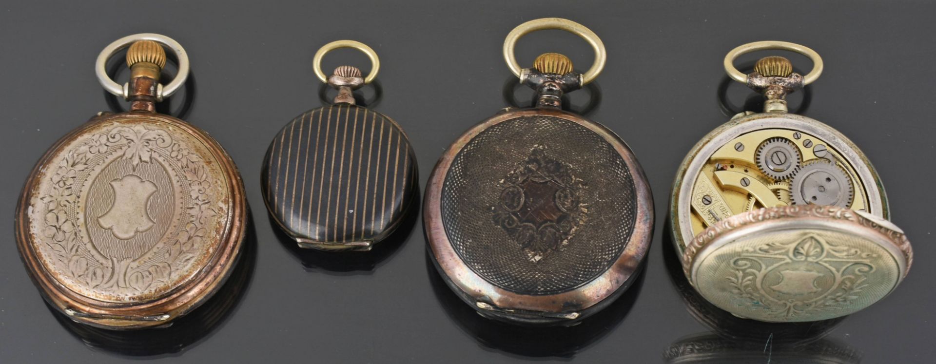 Vier Taschenuhren Gehäuse Silber, ungeprüft, zur Restaurierung oder als Ersatzteilspender, um 1900 - Bild 3 aus 3