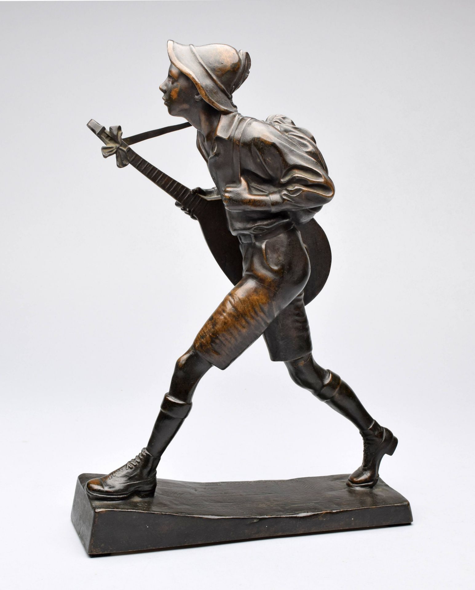 Jaeger, Ernst Gustav (1880 Markgrabowa- 1954 Berlin) Bronze, dunkelbraun patiniert, schreitender - Bild 3 aus 5