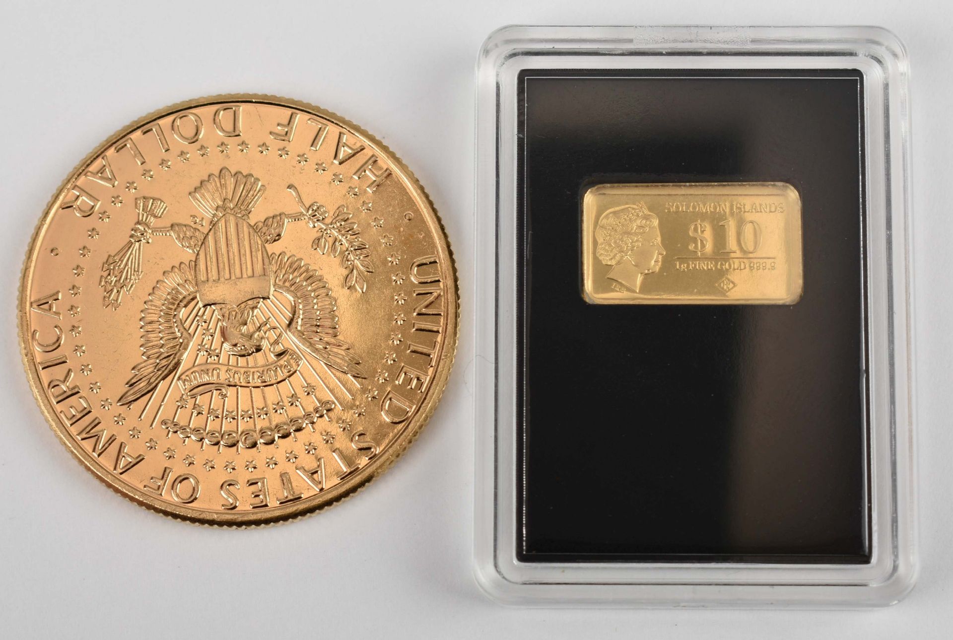 Goldmünze Dresden und Gedenkmünze Kennedy 1 x 10 Dollars Salomon-Inseln, in Gold, 999/1000, - Image 3 of 3