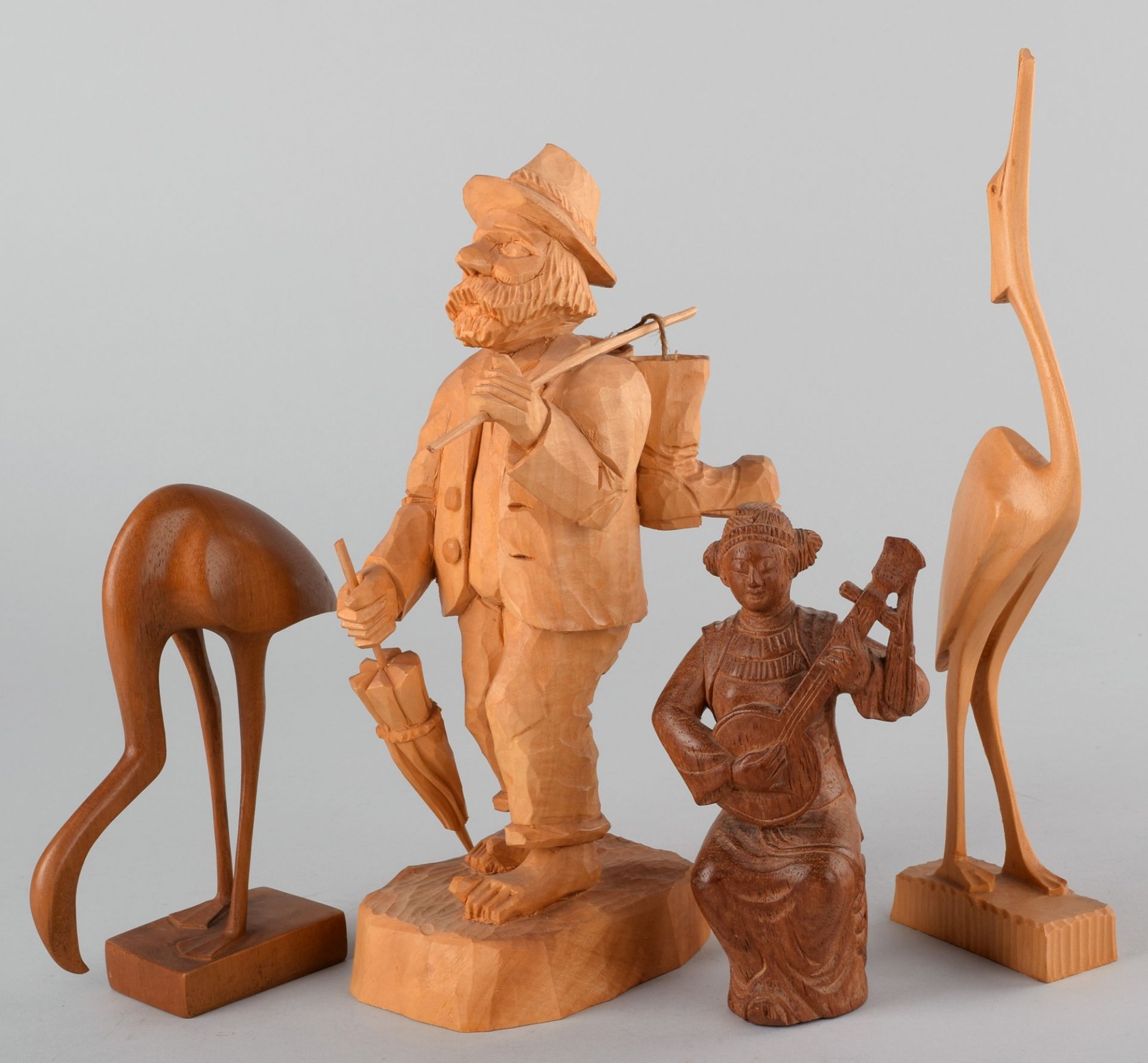 Konvolut Schnitzfiguren Holz, dabei 2 Vogelfiguren (Reiher und Flamingo), Landstreicher und - Bild 2 aus 3