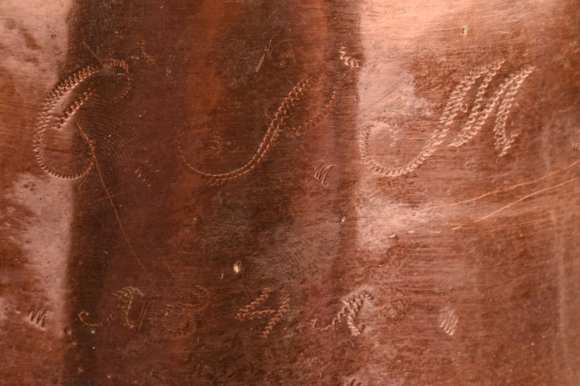 Fünf Mehl- und Salzmesten Kupfer, Zinn, Holz und Porzellan, je mit Loch für Wandmontage, 4 x mit - Bild 4 aus 4
