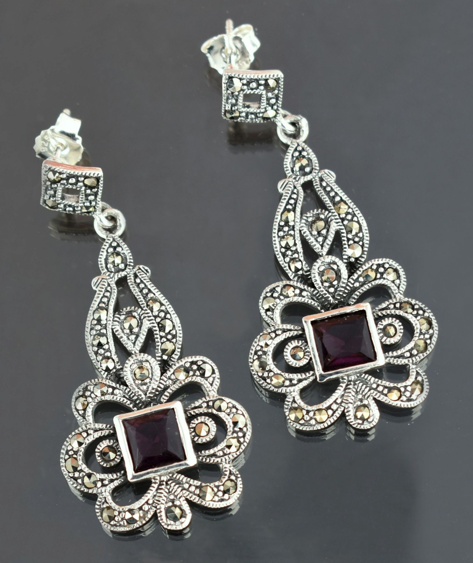 Paar Ohrhänger Silber 925, je floral-ornamental durchbrochener Chandelierabhänger mit - Bild 2 aus 3