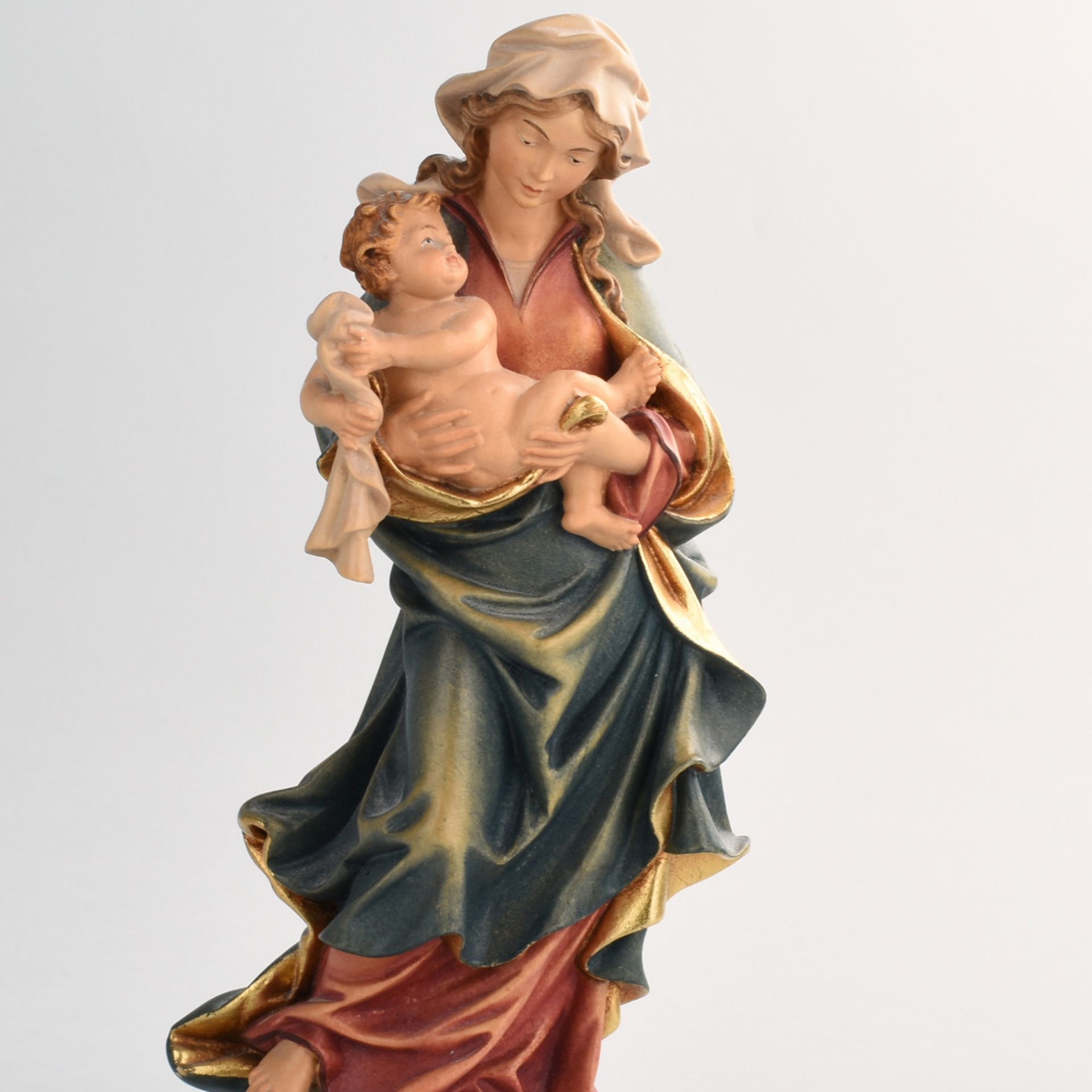 Standfigur Holz, geschnitzt, Maria mit Jesuskind, polychrome Farbfassung, geringe Alters- und