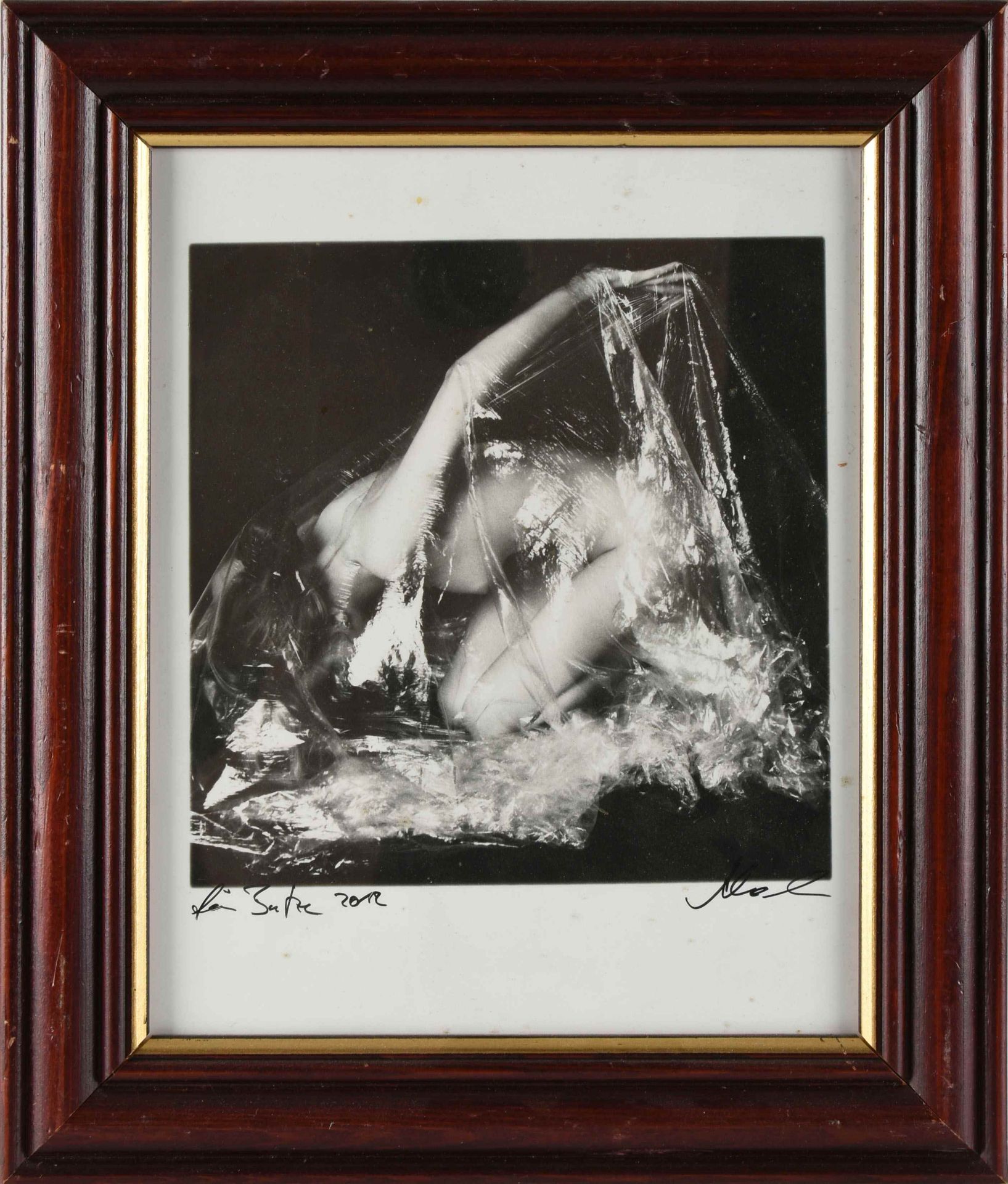 Abraham, Sven Reproduktion einer Fotografie, erotischer Frauenakt, unten signiert, 2012 datiert - Bild 3 aus 4