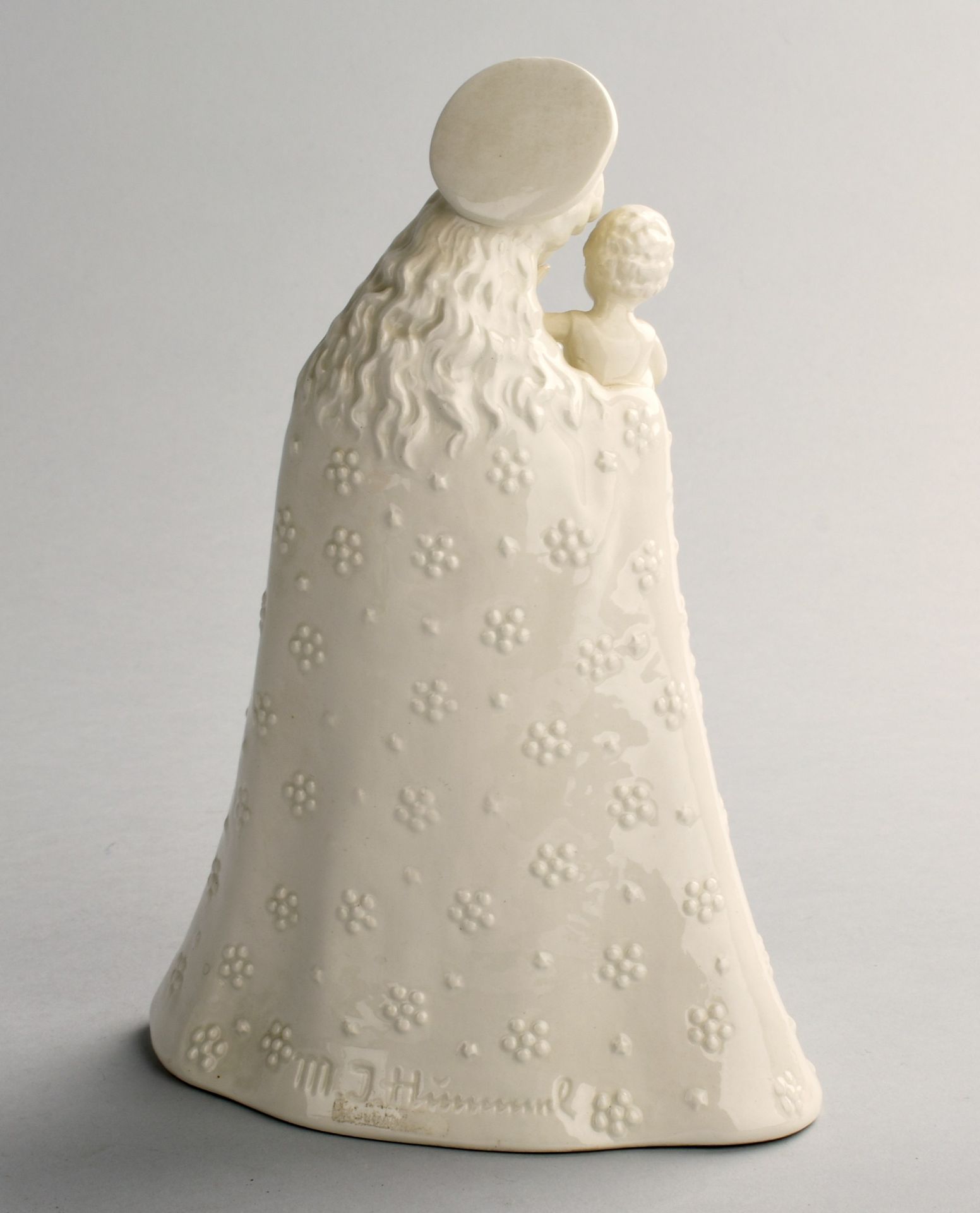 Hummel-Figur Hersteller: Fa. Goebel, Rödental (Stempelmarke), Modellnr. 10/I "Blumenmadonna mit - Bild 3 aus 3