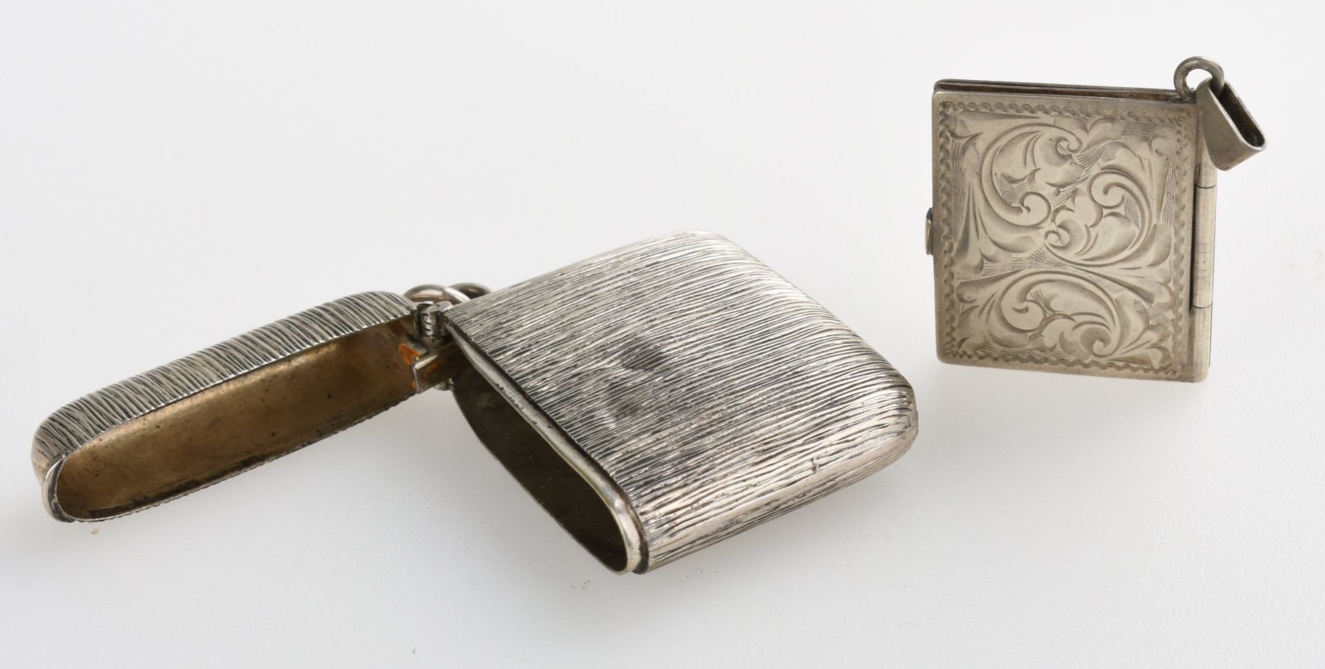 Medaillonanhänger und Streichholzbehälter Silber 800, 1 x deutsch gemarkt, Anhänger in - Bild 3 aus 3