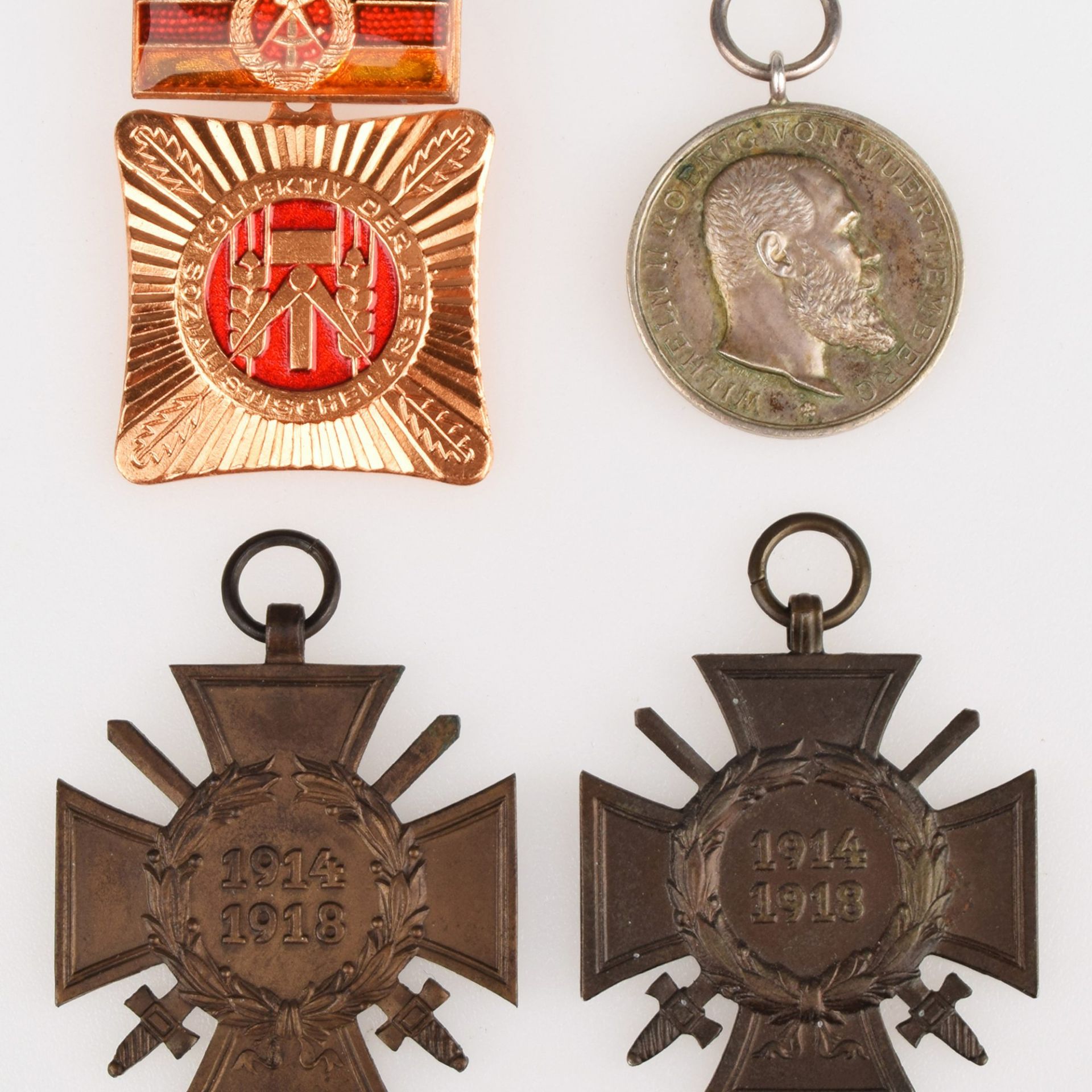Konvolut Auszeichnungen insg. 4 Stück, dabei: 1 x Militärverdienstmedaille Württemberg, Wilhelm