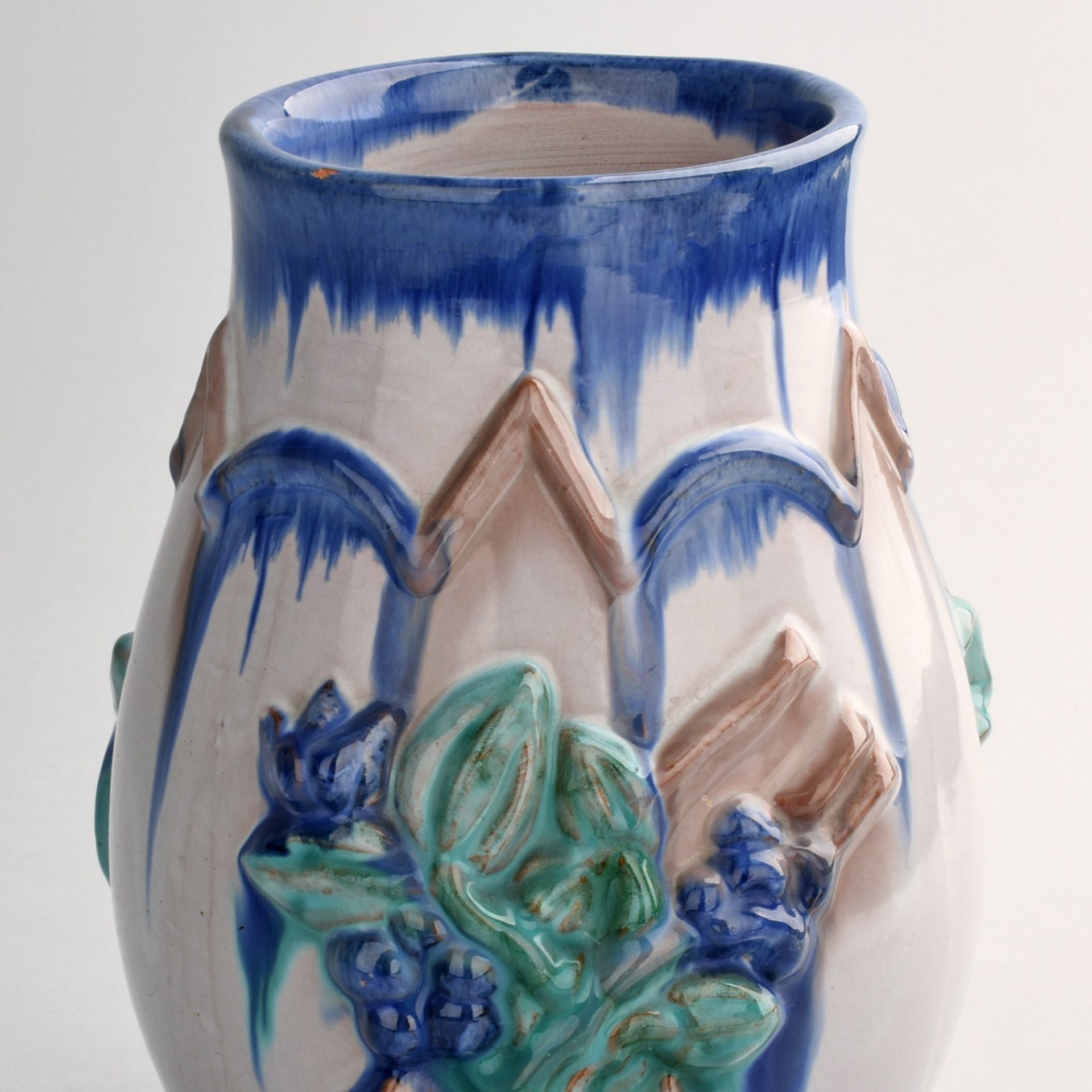 Vase gemarkt "Made in Austria", ziegelroter Scherben, bauchige Wandung mit leicht ausschwingendem